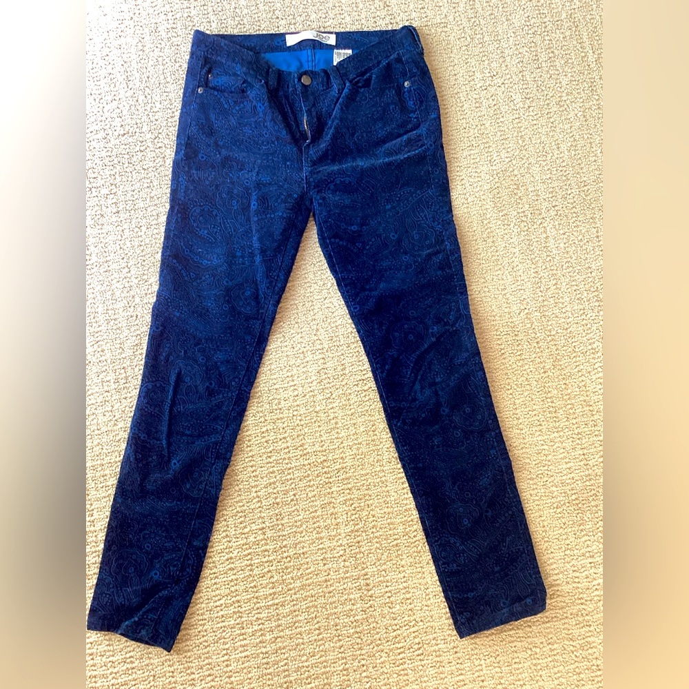 Women’s size 6 Joe Fresh velour black and blue paisley slim pants